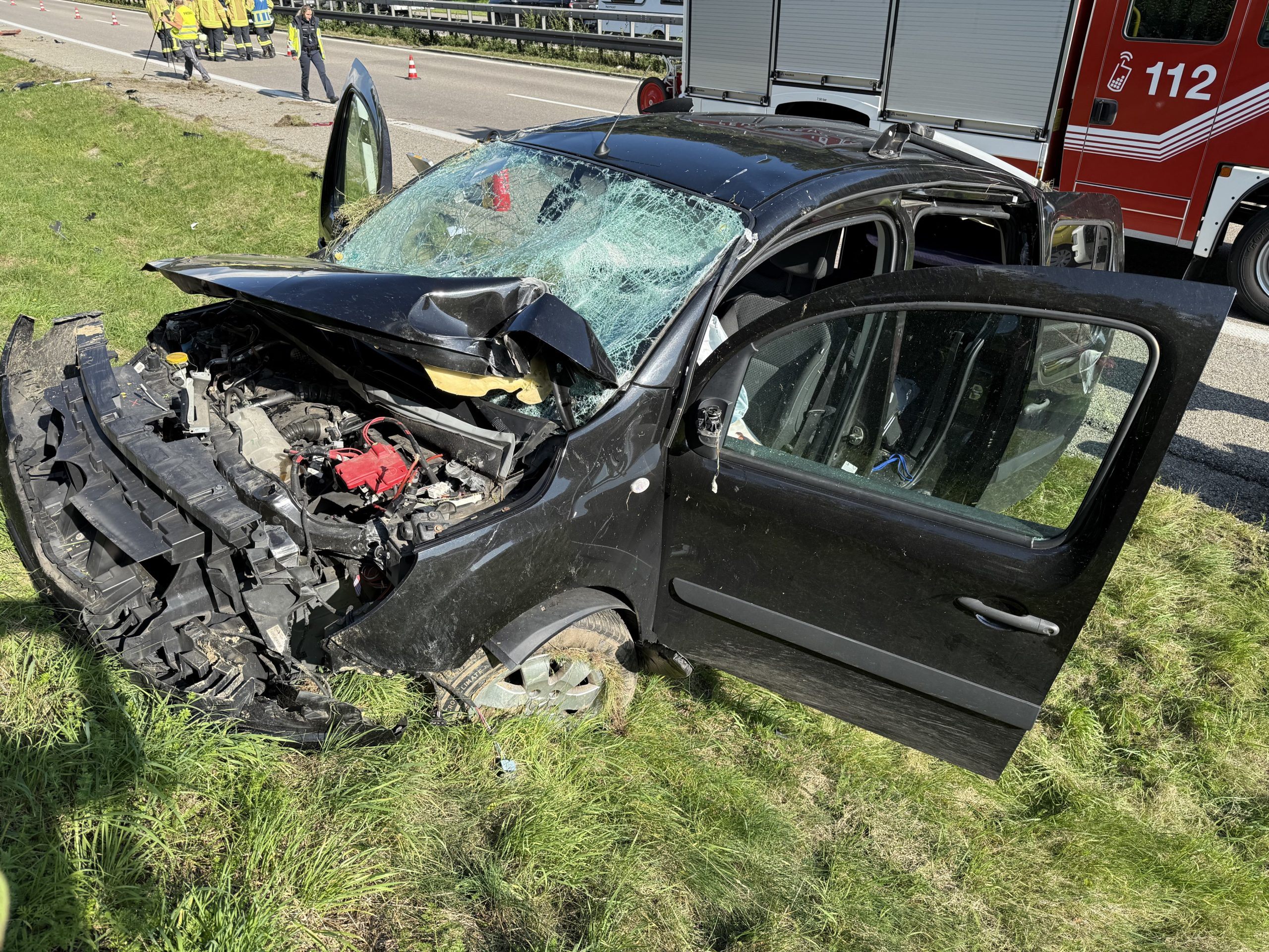 Zu einem schweren Verkehrsunfall kam es am Montag auf der A96 Zu einem schweren Verkehrsunfall kam es am Montag auf der A96