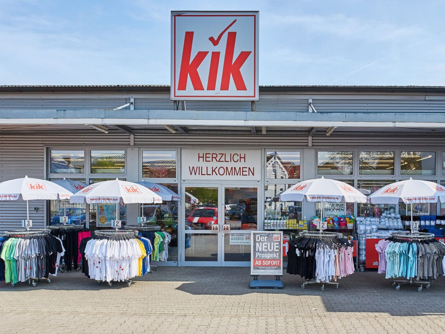 In Österreich hat KiK laut Angaben auf der Unternehmenshomepage mehr als 220 Filialen. In Österreich hat KiK laut Angaben auf der Unternehmenshomepage mehr als 220 Filialen.