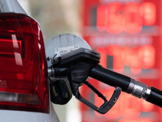 Benzin und Diesel waren im September nicht mehr preisdämpfend Benzin und Diesel waren im September nicht mehr preisdämpfend