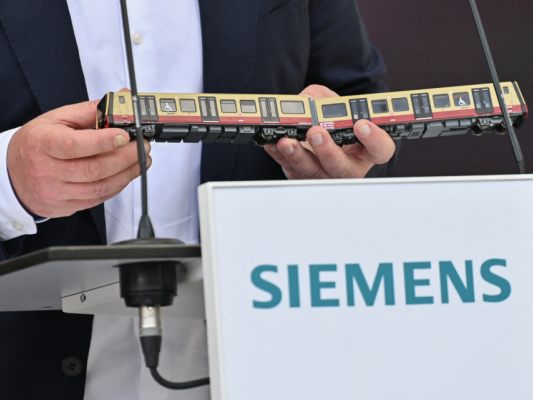 Siemens beschäftigt österreichweit rund 300 Lehrlinge Siemens beschäftigt österreichweit rund 300 Lehrlinge