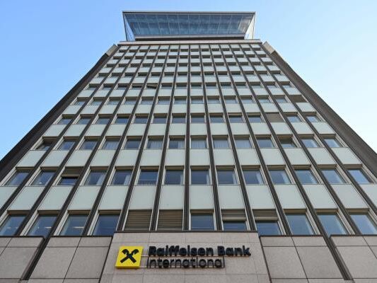 Österreich will RBI-Entschädigung mit Derispaskas Strabag-Aktien
