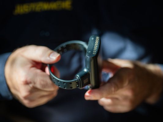 Derzeit rund 390 Personen im elektronisch überwachten Hausarrest