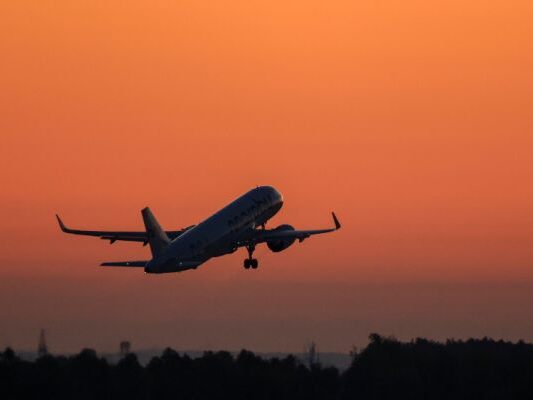 Luftfahrtkonzerne fordern Restriktionen gegen chinesische Konkurrenz Luftfahrtkonzerne fordern Restriktionen gegen chinesische Konkurrenz