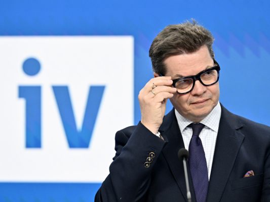 IV-Generalsekretär Christoph Neumayer fordert politischen Kurswechsel