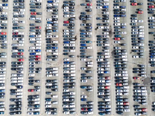 Die Deutsche Autobranche fürchtet Produktions-Stopp wegen Chip-Krise Die Deutsche Autobranche fürchtet Produktions-Stopp wegen Chip-Krise