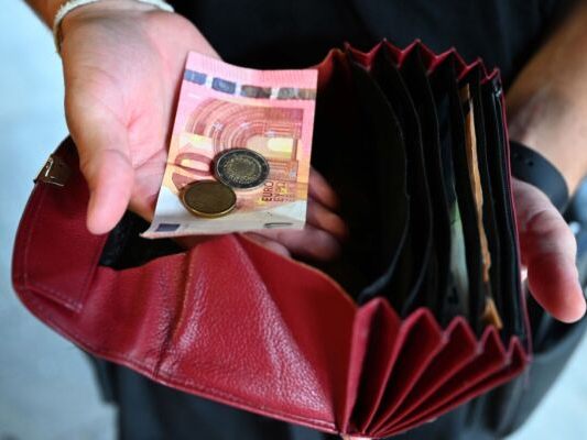 Es geht ums Geld: Debatte um Freibetrag für Überstunden Es geht ums Geld: Debatte um Freibetrag für Überstunden