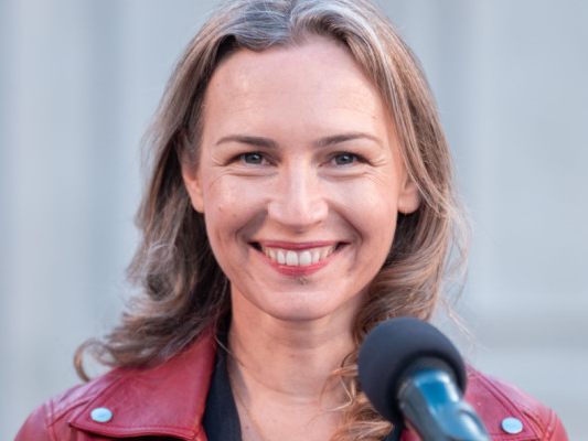 Lea Ypi widmet sich der Geschichte ihrer Großmutter