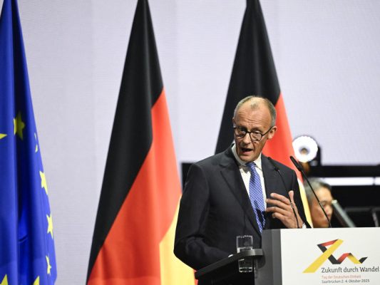 Merz sprach bei der Einheitsfeier in Saarbrücken