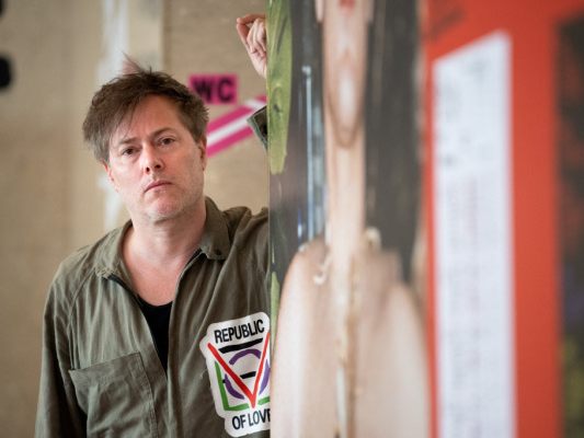 Milo Rau ruft zum Widerstand der Kulturschaffenden auf Milo Rau ruft zum Widerstand der Kulturschaffenden auf