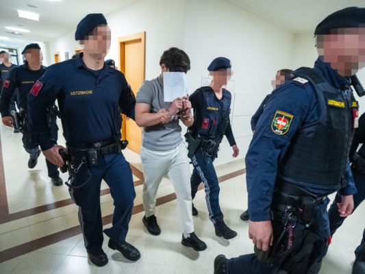 Die drei jugendlichen Hauptangeklagten sitzen in U-Haft
