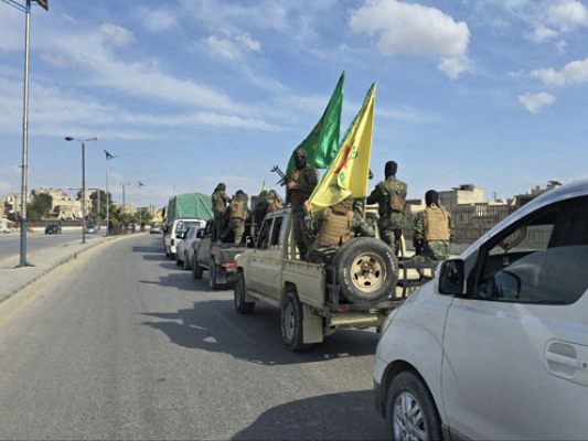 Nach Zusammenstößen zwischen kurdischen Kämpfern und Regierungstruppen Nach Zusammenstößen zwischen kurdischen Kämpfern und Regierungstruppen
