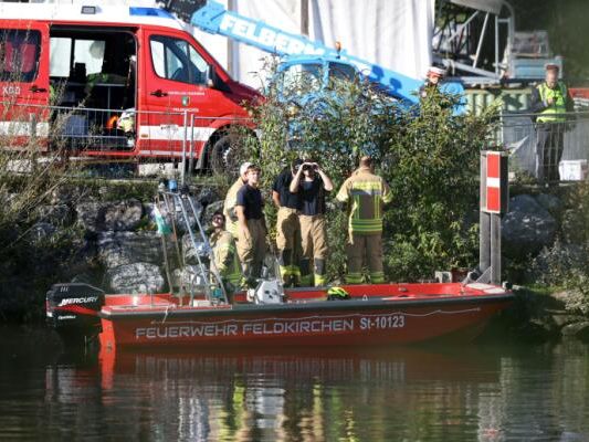 Feuerwehrtaucher suchten am Vormittag nach dem vermissten Arbeiter Feuerwehrtaucher suchten am Vormittag nach dem vermissten Arbeiter