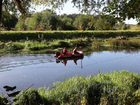 Suche der Feuerwehr auf dem Bützow-Güstrow-Kanal