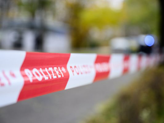 Zahlreiche Einrichtungen mussten damals abgeriegelt werden (Themenbild)