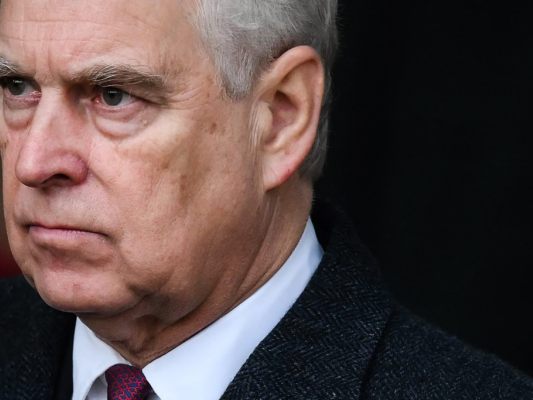 Prinz Andrew gibt seine Titel zurück