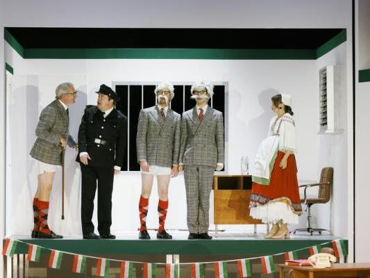 "Komödie mit Banküberfall" im Volkstheater