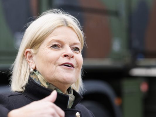 Ministerin Tanner will Österreich verteidigungsfähig machen