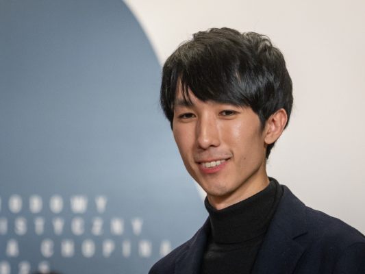 Pianist Eric Lu freut sich über 60.000 Euro Preisgeld