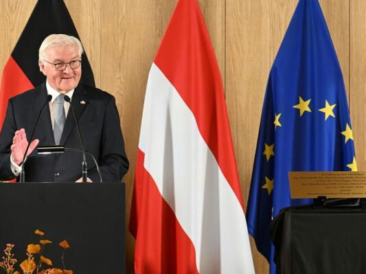 Steinmeier eröffnete neues Botschaftsgebäude in Wien Steinmeier eröffnete neues Botschaftsgebäude in Wien