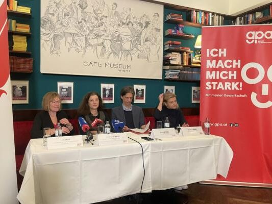 Medienkrise macht Sorgen: Groß, Schmidt, Strobl, Teiber (v.l.)