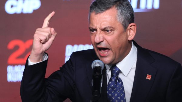 Özel ließ sich auf Parteitag im September als CHP-Chef bestätigen