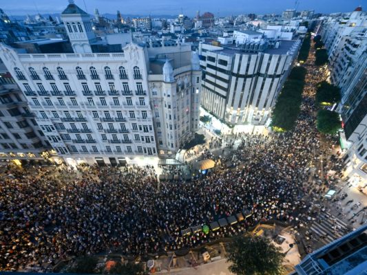 Demonstranten in Valencia fordern Rücktritt von Regionalregierungschef