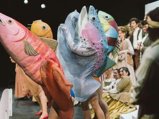 Auch die Makrelen können ihren Spaß nicht verhehlen