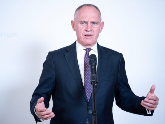 Innenminister Karner treibt Abschiebungen voran