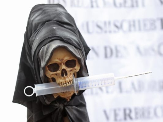 Starker Zusammenhang mit mangelndem "Vertrauen in die Institutionen"