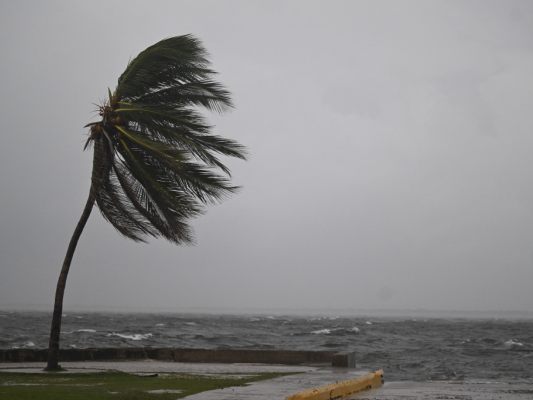 "Melissa" kündigt sich bereits mit kräftigem Wind an