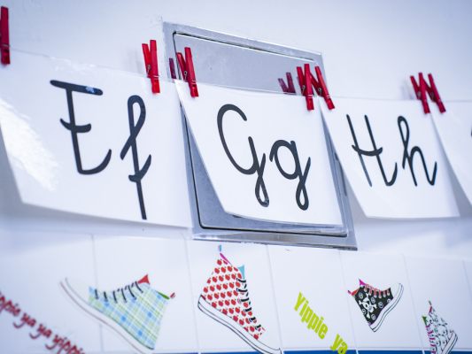 In der Sommerschule soll ab 2026 der Fokus auf Deutschlernen liegen