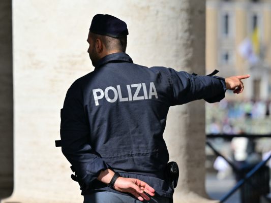 Die italienische Polizei ermittelt wegen Fake-Pornofotos von Promis