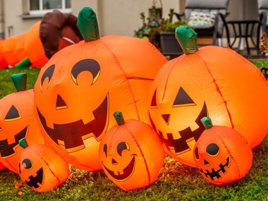 Appelle der Polizei vor Halloween