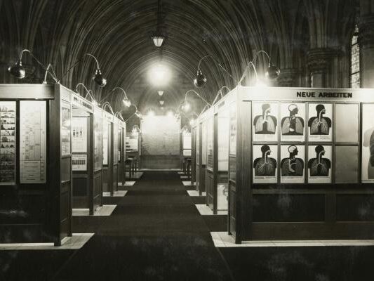 Dauerausstellung in der Volkshalle im Wiener Rathaus, 1927