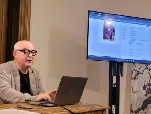 Klaus Kastberger präsentiert Datenbank mit Fotos von Gerhard Roth