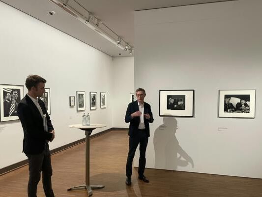Kurator Moser und Albertina-Generaldirektor Gleis in der Model-Schau