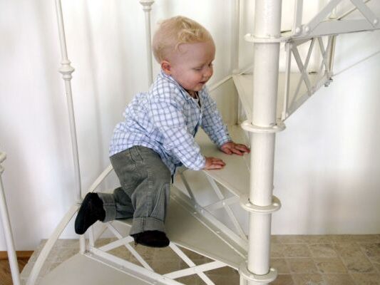 Treppen sollte manmit einem Gitter sichern