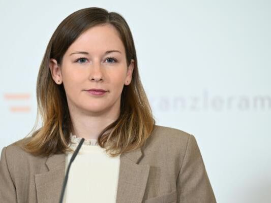 Plakolm will Mutterschutz auch nach Fehlgeburten