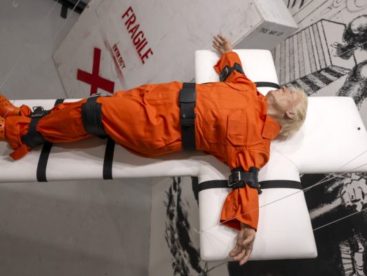 Kunstwerk mit dem Titel "Heiliger oder Sünder"