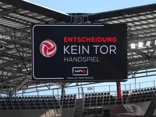 Der VAR sorgt jede Woche für Debatten in der Fußballwelt