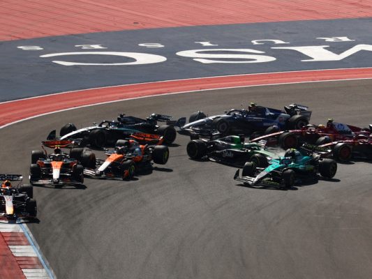 Die beiden McLaren waren im Mittelpunkt des Geschehens
