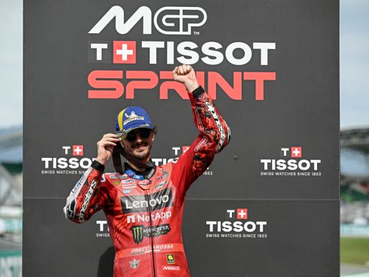Bagnaia jubelt über den Sprint-Sieg in Sepang