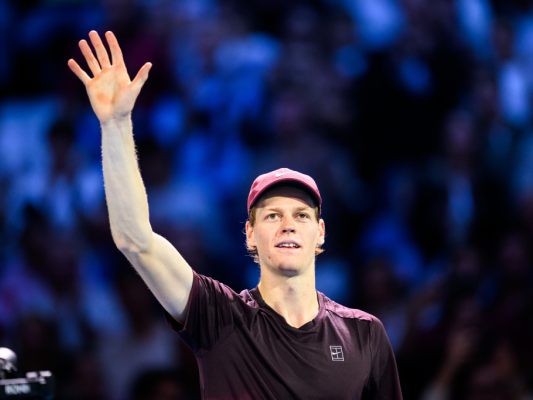 Jannik Sinner lässt sich für den Finaleinzug feiern