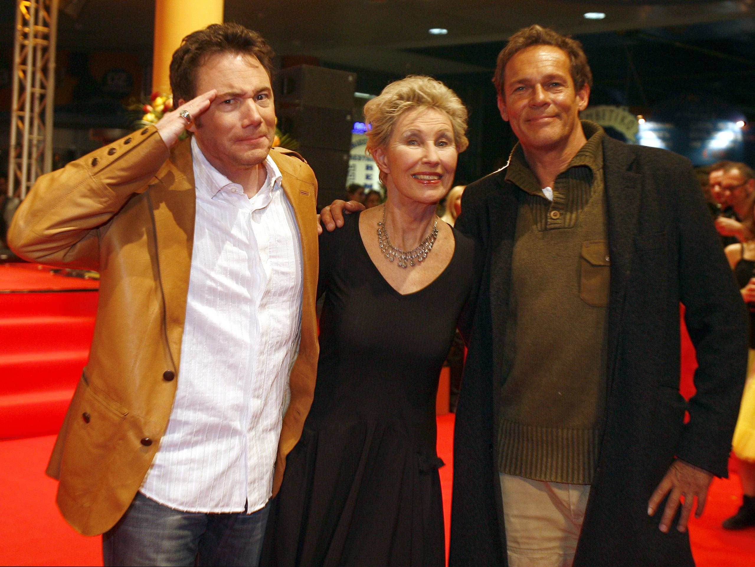 Lotte Ledl mit Filmemacher und Schauspieler Michael "Bully" Herbig (l) und Schauspieler Christian Tramitz (r). Lotte Ledl mit Filmemacher und Schauspieler Michael "Bully" Herbig (l) und Schauspieler Christian Tramitz (r).