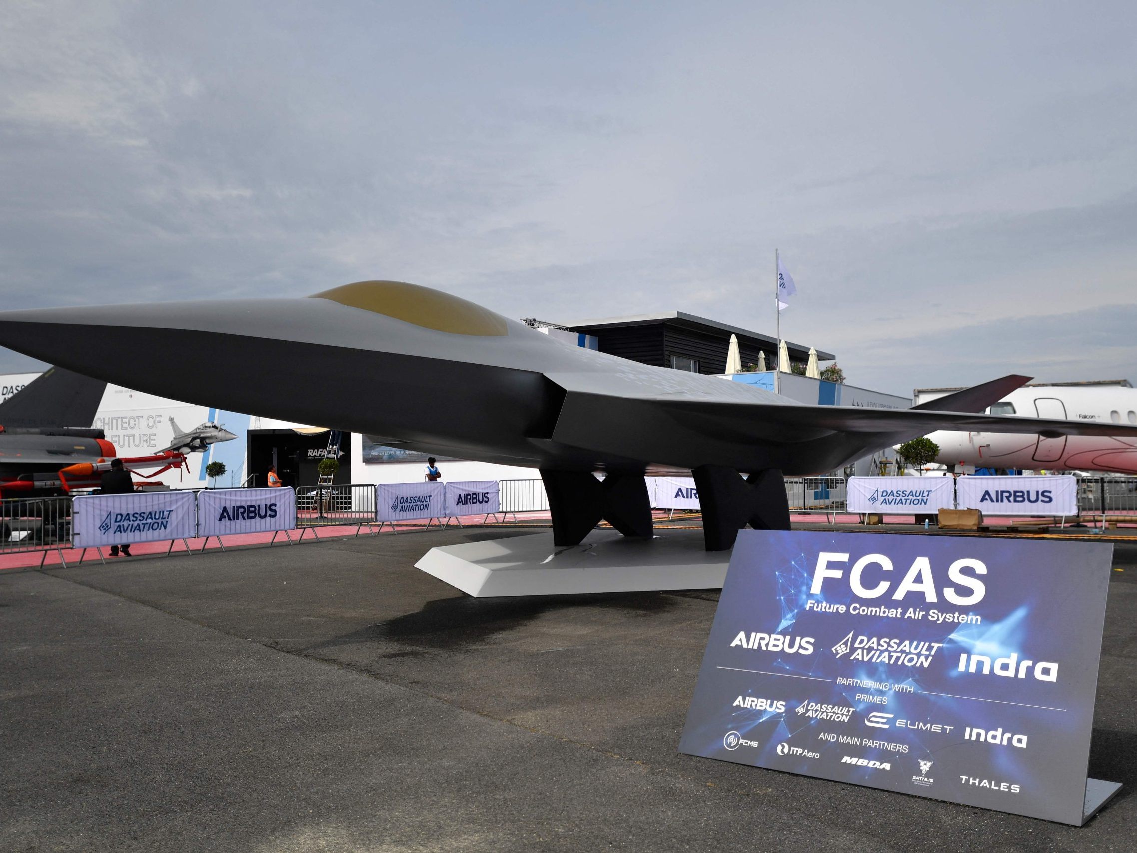 Ein Modell eines Kampfjets für das europäische Luftkampfsystem FCAS. Ein Modell eines Kampfjets für das europäische Luftkampfsystem FCAS.