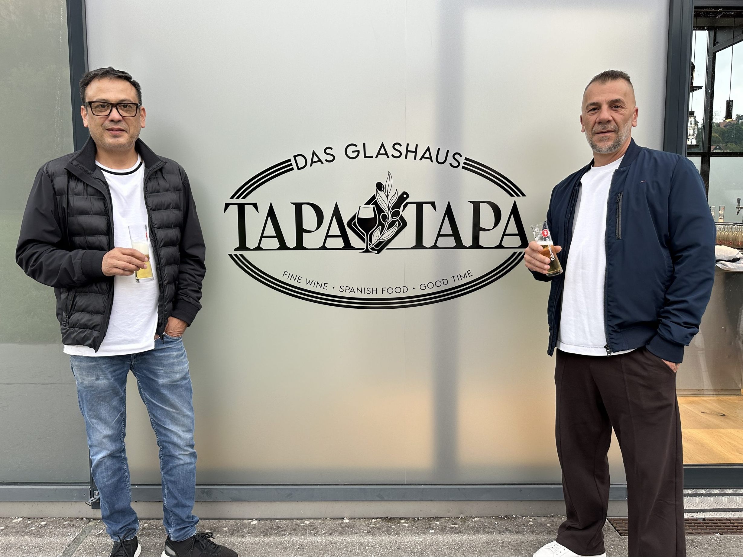 Zwei neue Gastronomen nehmen sich dem Glashaus an. Zwei neue Gastronomen nehmen sich dem Glashaus an.