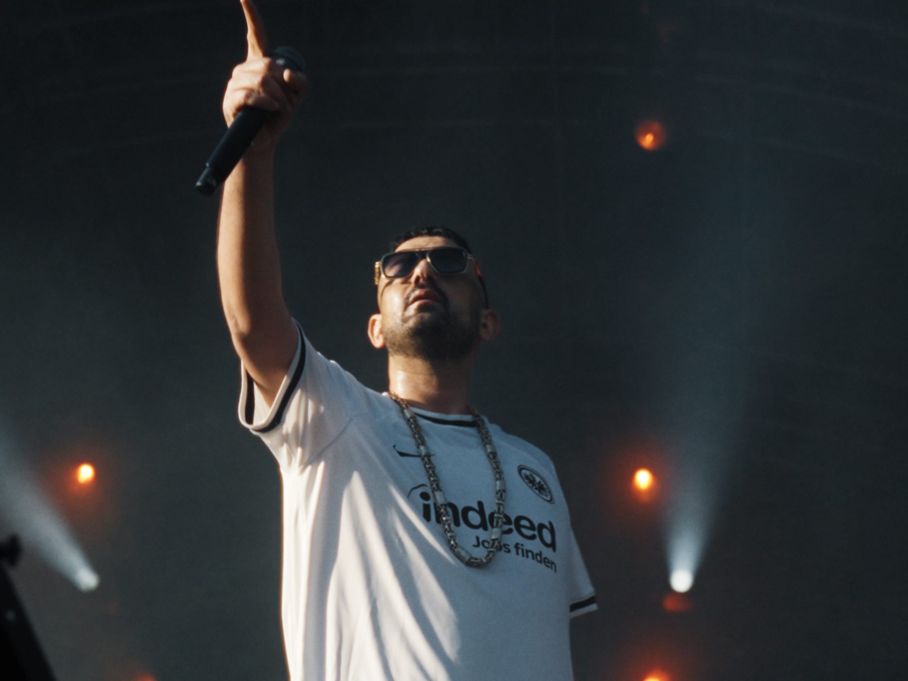 Rapper Haftbefehl wäre beim Dreh fast gestorben.