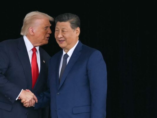 Auf dem Bild sieht man US-Präsident Trump und Chinas Staatschef Xi.