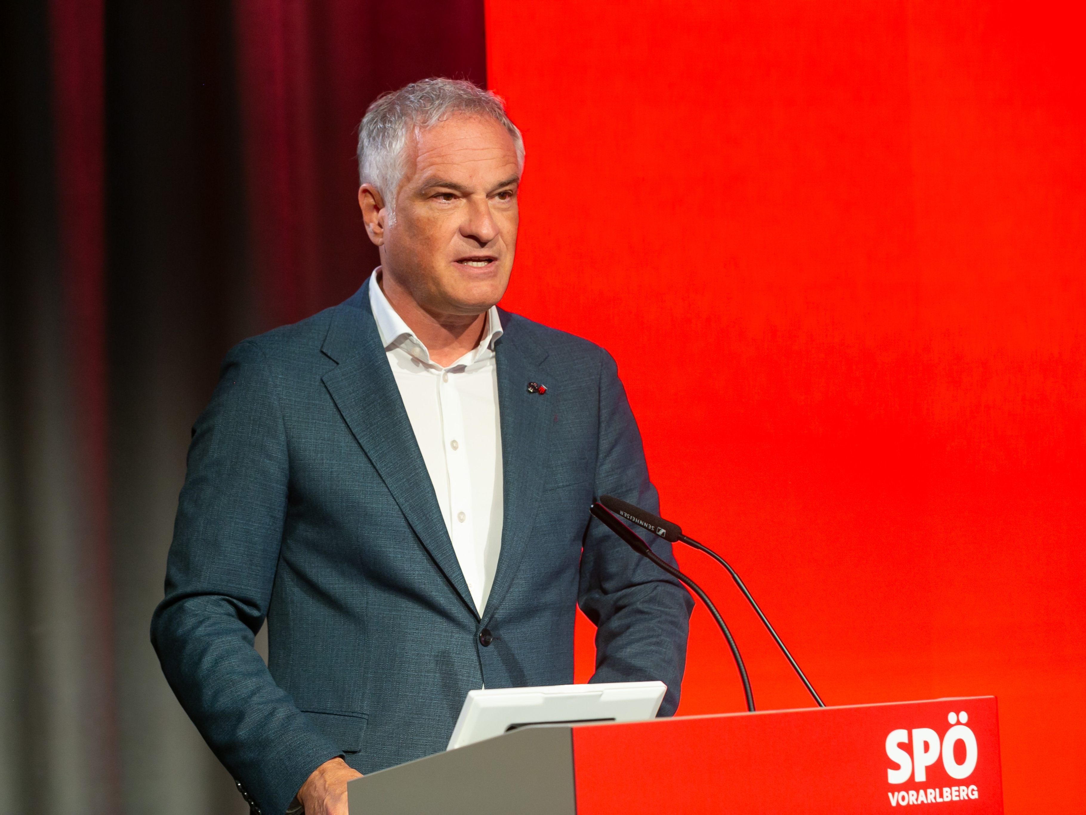 Leiter in Feldkirch als Parteivorsitzender bestätigt – Babler zu Gast beim Parteitag