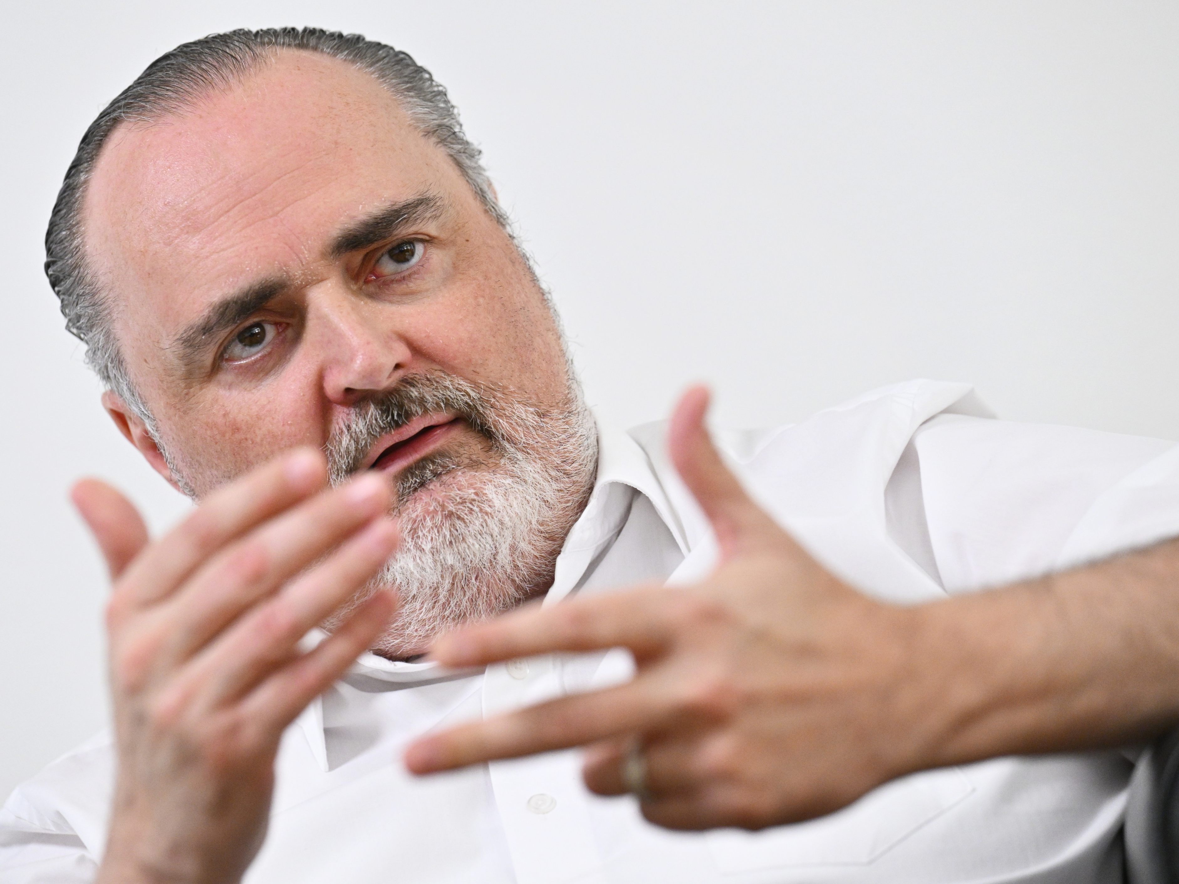 Doskozil wieder mit Kehlkopf-Operation.